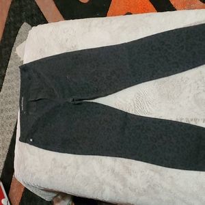 Leopard print size 10 jeans women's   Kashmier Rock and Republic